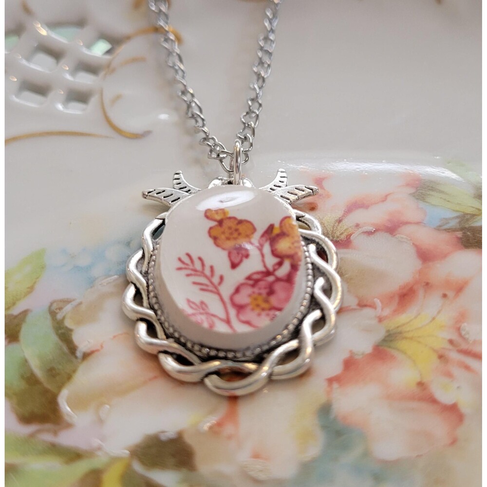 Broken China Booths Washington Floral Pendant Necklace with Kissing Birds - Picture 2 of 4